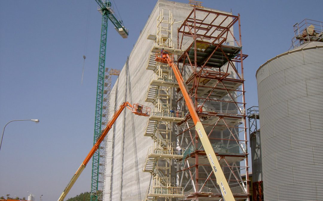 SILO OF MALTA. MALT SILO 20,000 Tons OF LA MORAVIA. LERIDA (SPAIN)