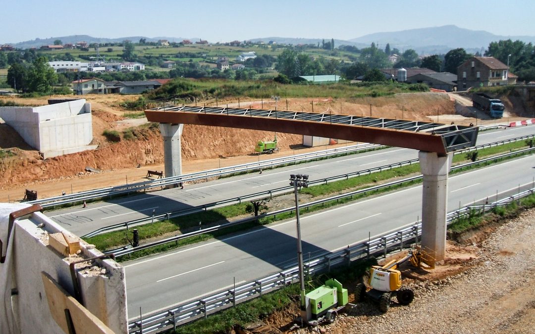 HIGHWAY CONNECTIONS. CONNECTIONS STRUCTURE BETWEEN THE AS-1 AND A-64 MOTORWAYS. SIERO, ASTURIAS (SPAIN)