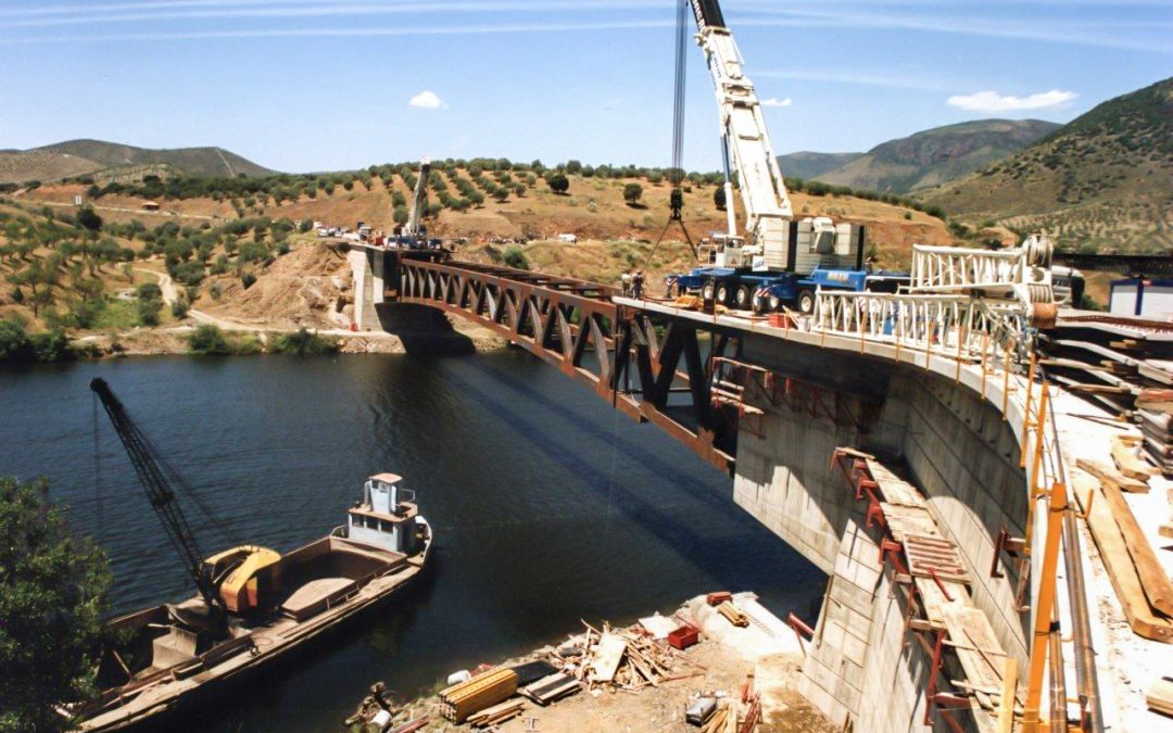BRIDGE IN THE FREGENEDA. BRIDGE OVER THE FREGENEDA RIVER. SALAMANCA (SPAIN)